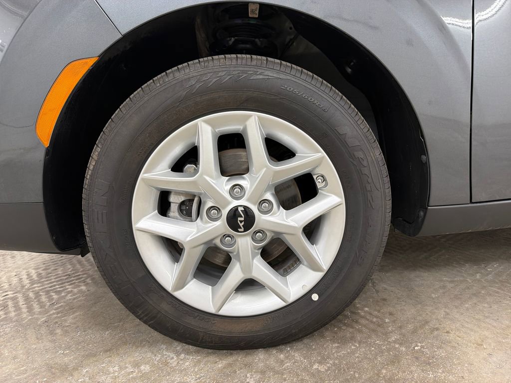 Used 2025 Kia Soul LX w/ LX Technology Package FWD image 12