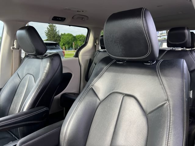 Used 2022 Chrysler Pacifica Touring-L FWD image 24