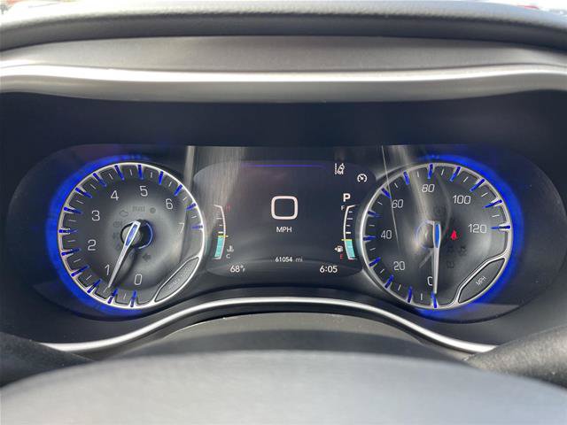 Used 2024 Chrysler Pacifica Touring-L FWD image 15