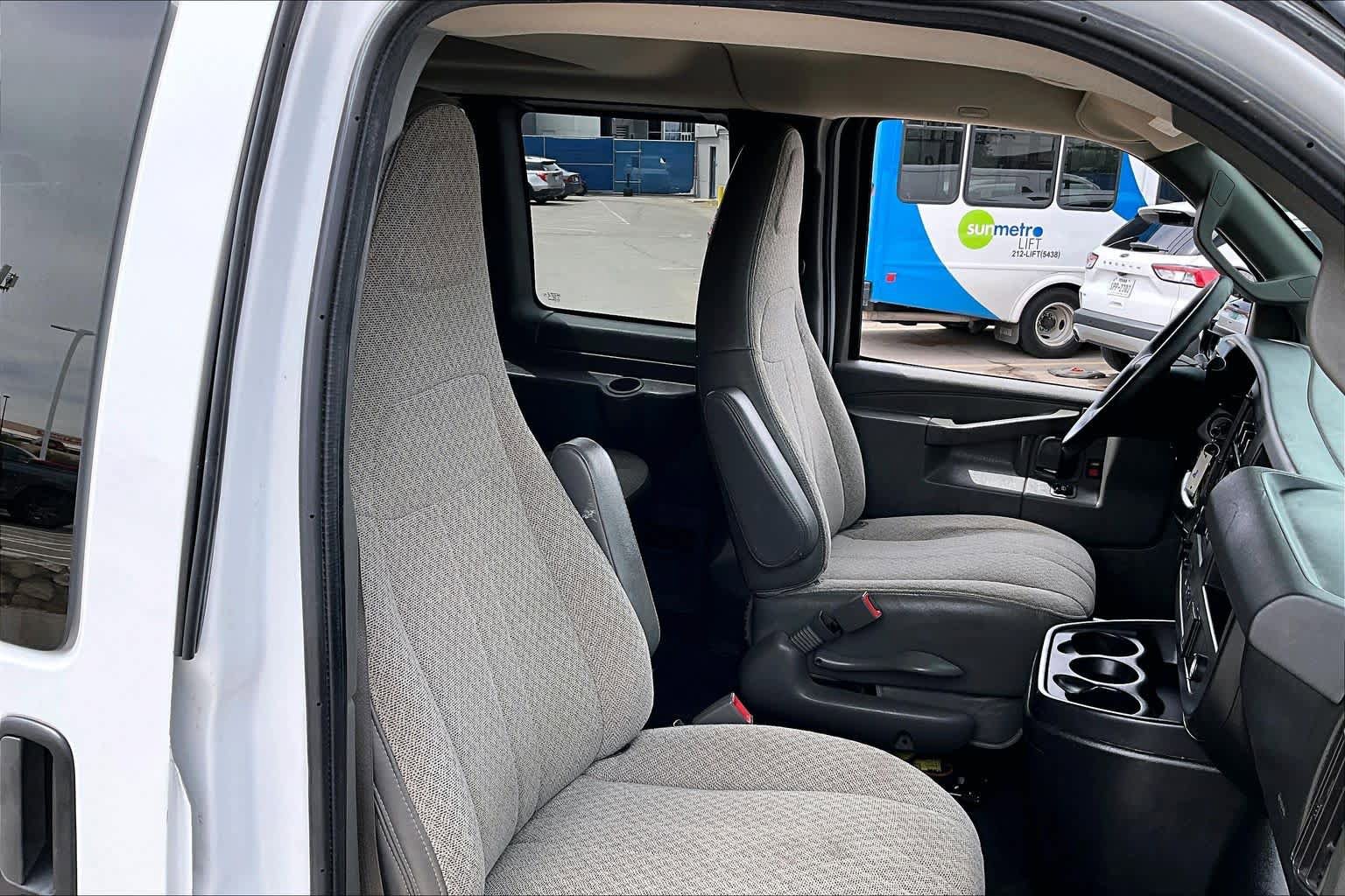 Used 2021 Chevrolet Express 3500 LT w/ LT Preferred Equipment Group RWD image 9