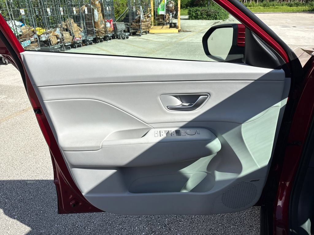 Used 2025 Hyundai Kona Limited FWD image 30