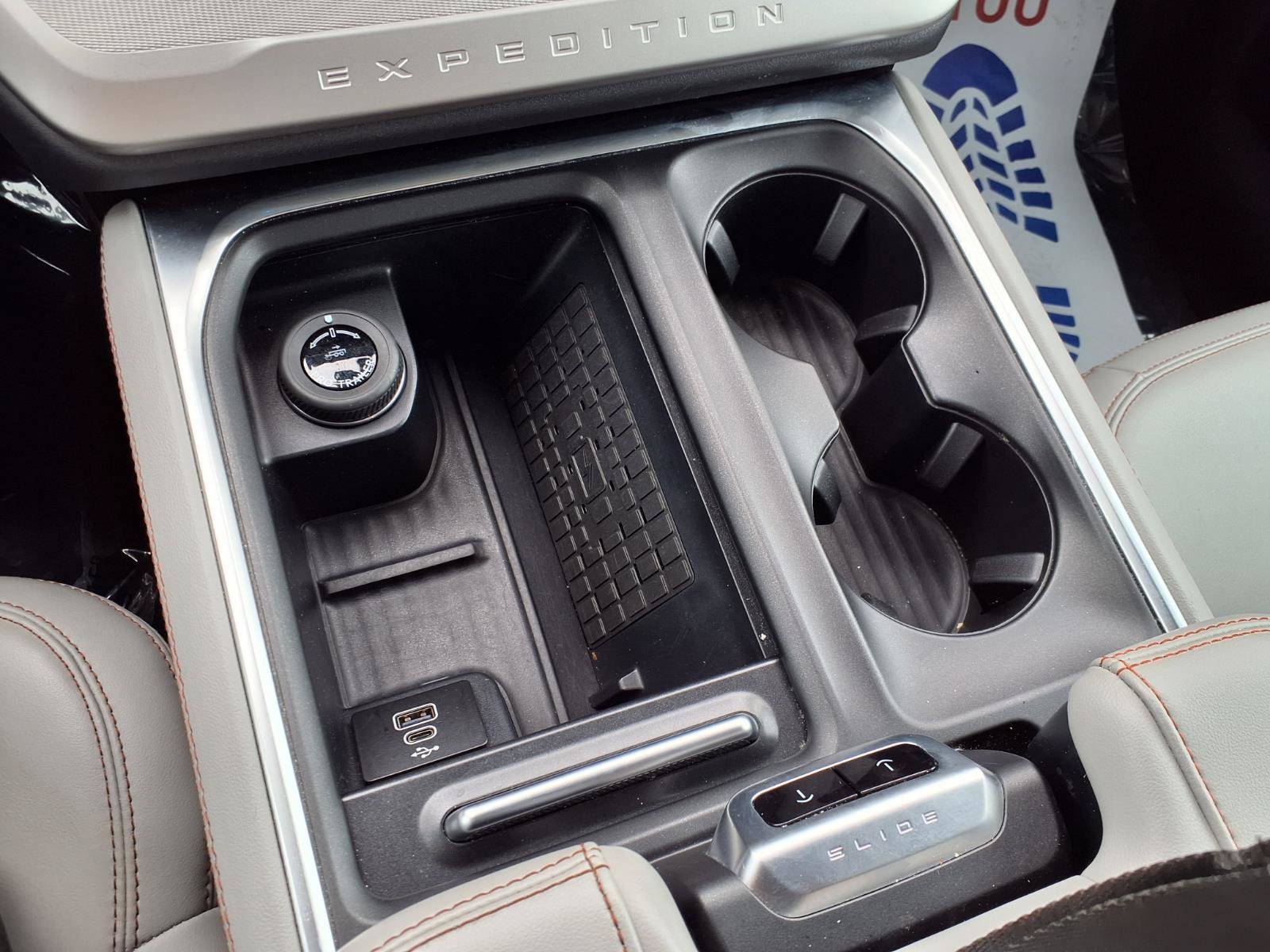 Certified 2025 Ford Expedition Active AWD/4WD image 27