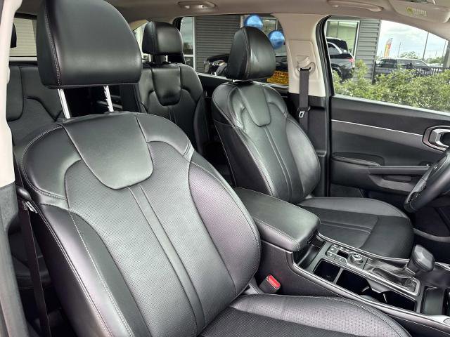 Used 2025 Kia Sorento EX w/ Panoramic Sunroof Package FWD image 11