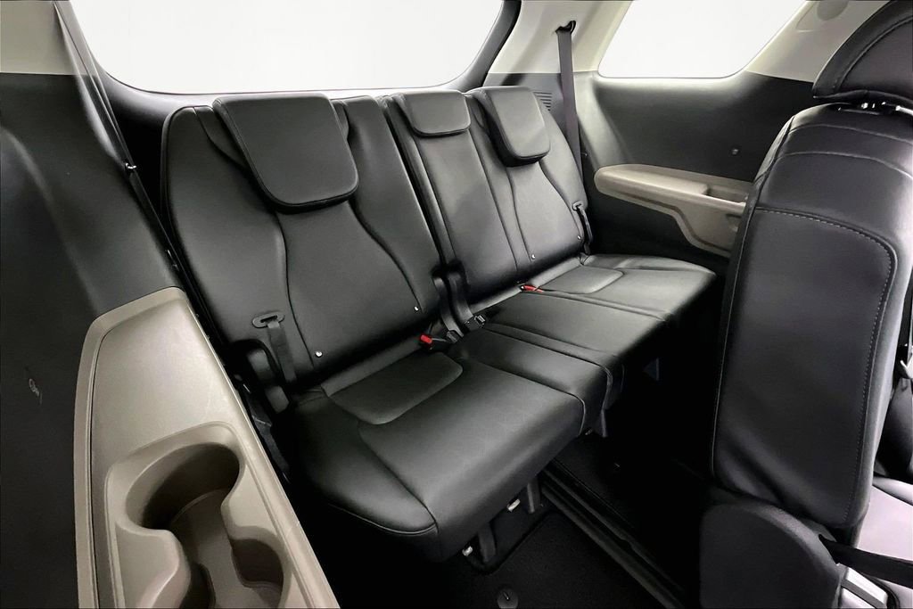 Used 2025 Kia Carnival LXS image 28