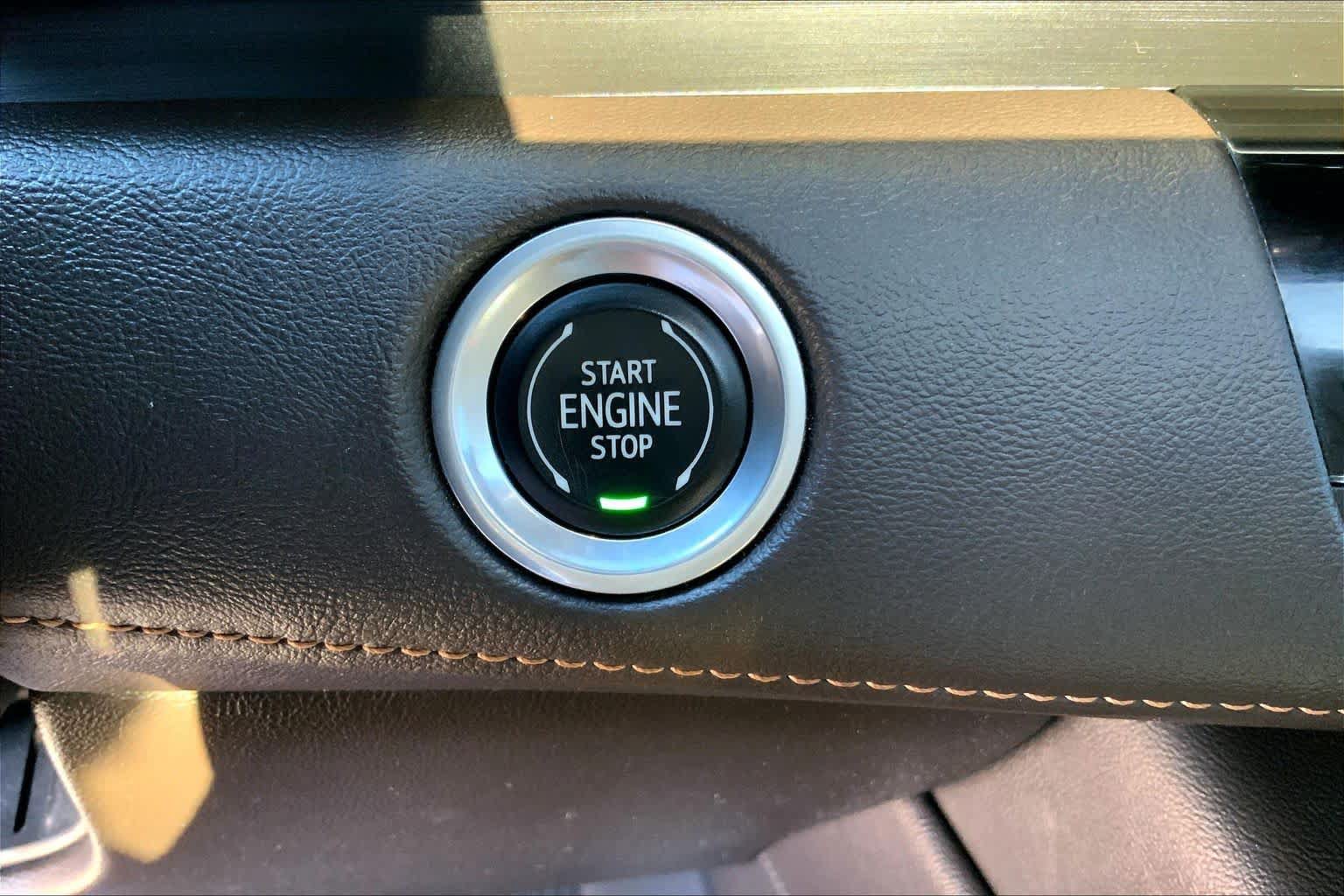 Used 2021 Cadillac Escalade Premium Luxury w/ Driver Assist Tech Package AWD/4WD image 33