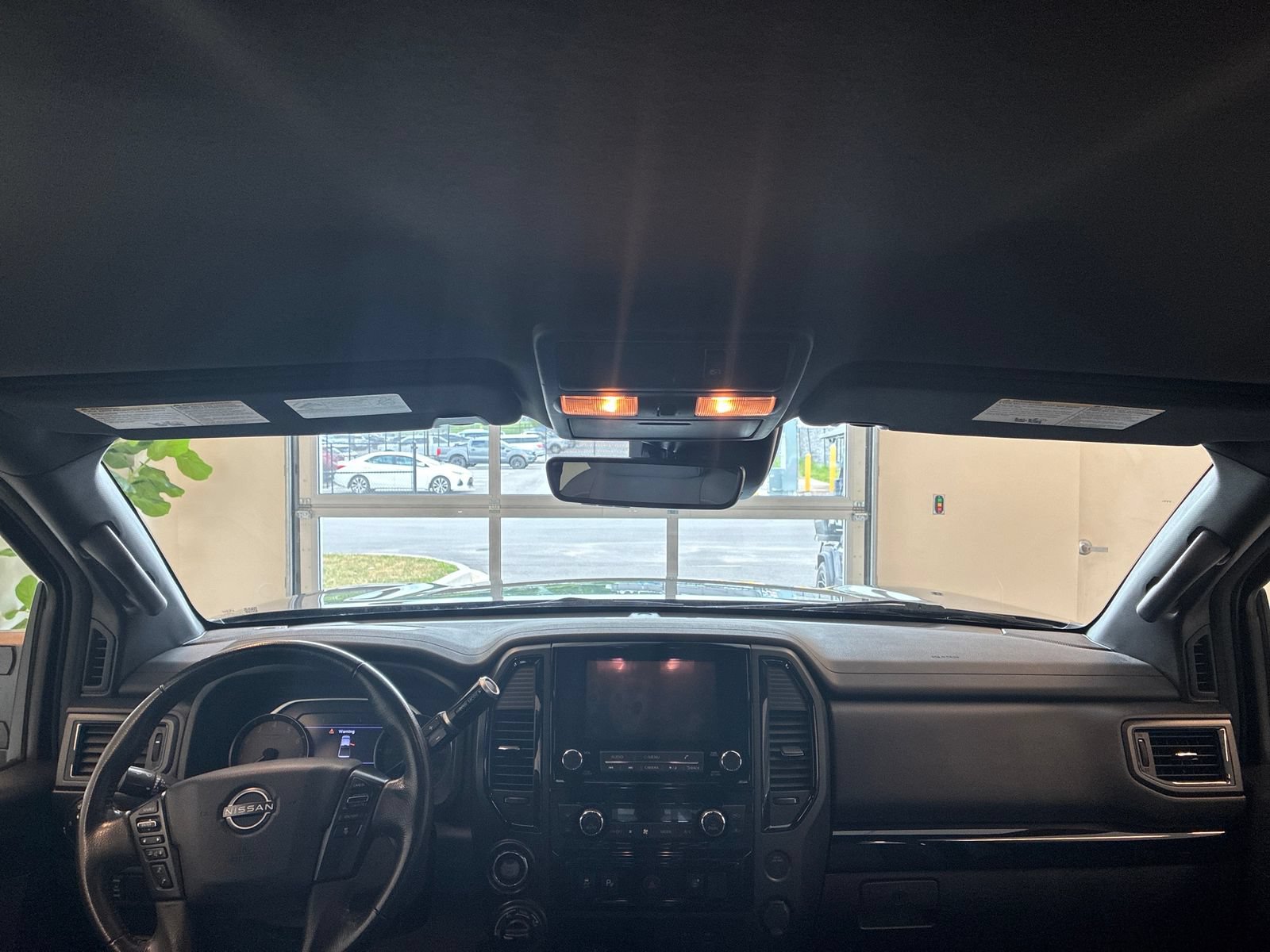 Used 2024 Nissan Titan SV w/ SV Convenience Package AWD/4WD image 9