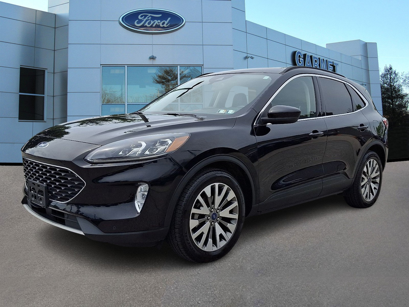 Certified 2022 Ford Escape Titanium AWD/4WD image 4