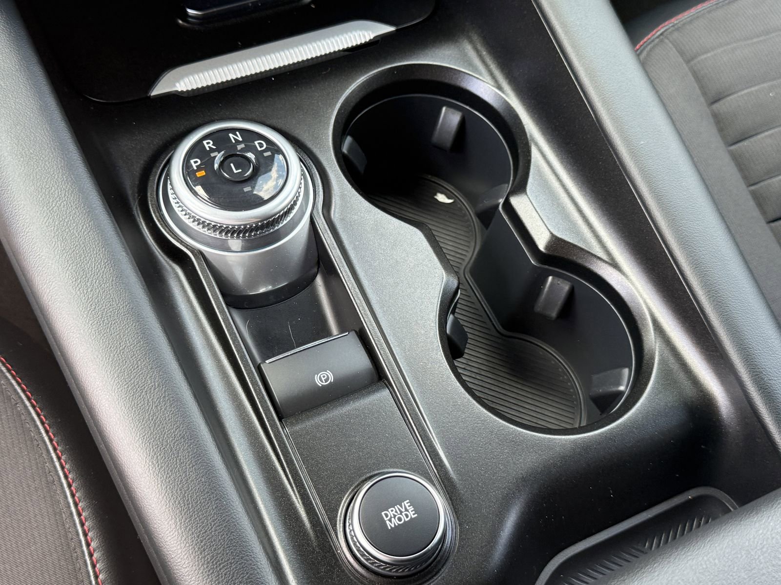 Certified 2025 Ford Explorer ST-Line AWD/4WD image 31