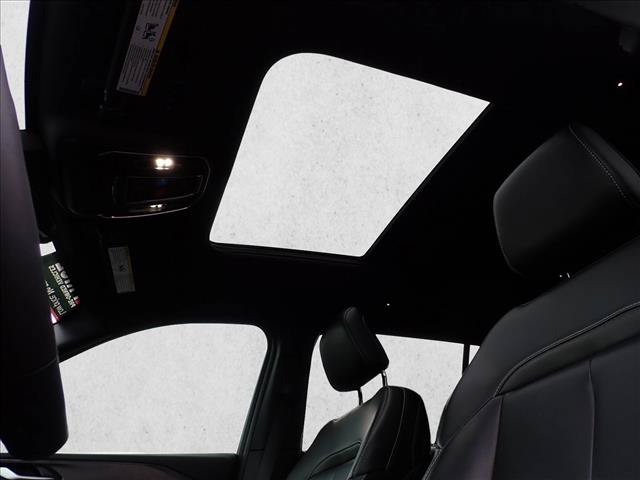Used 2024 Jeep Grand Cherokee L Limited w/ Black Appearance Package AWD/4WD image 17
