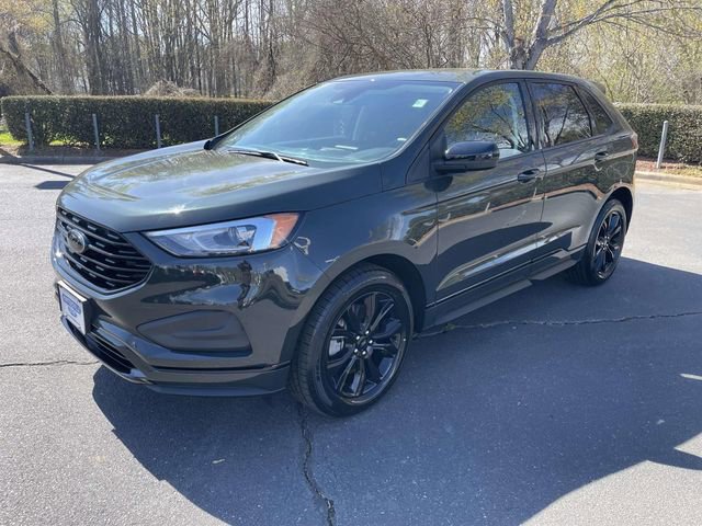 Certified 2022 Ford Edge SE w/ Black Appearance Package image 3