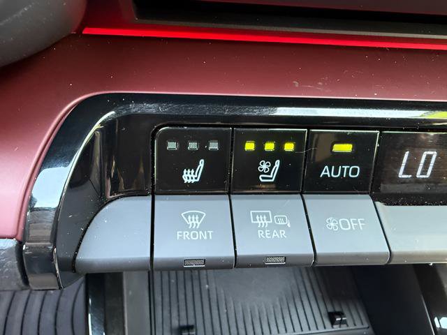 Used 2024 Toyota Prius Prime Premium w/ Advanced Technology Package FWD image 12