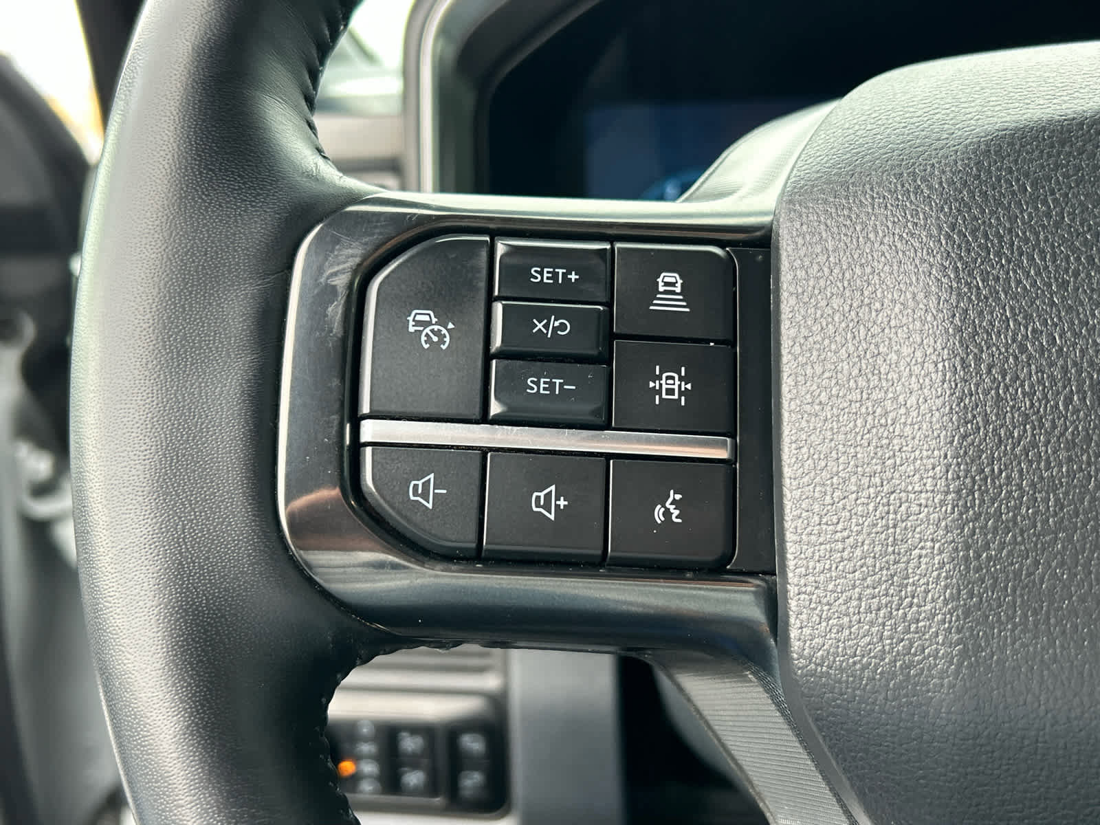 Certified 2025 Ford F350 Platinum w/ FX4 Off-Road Package image 33