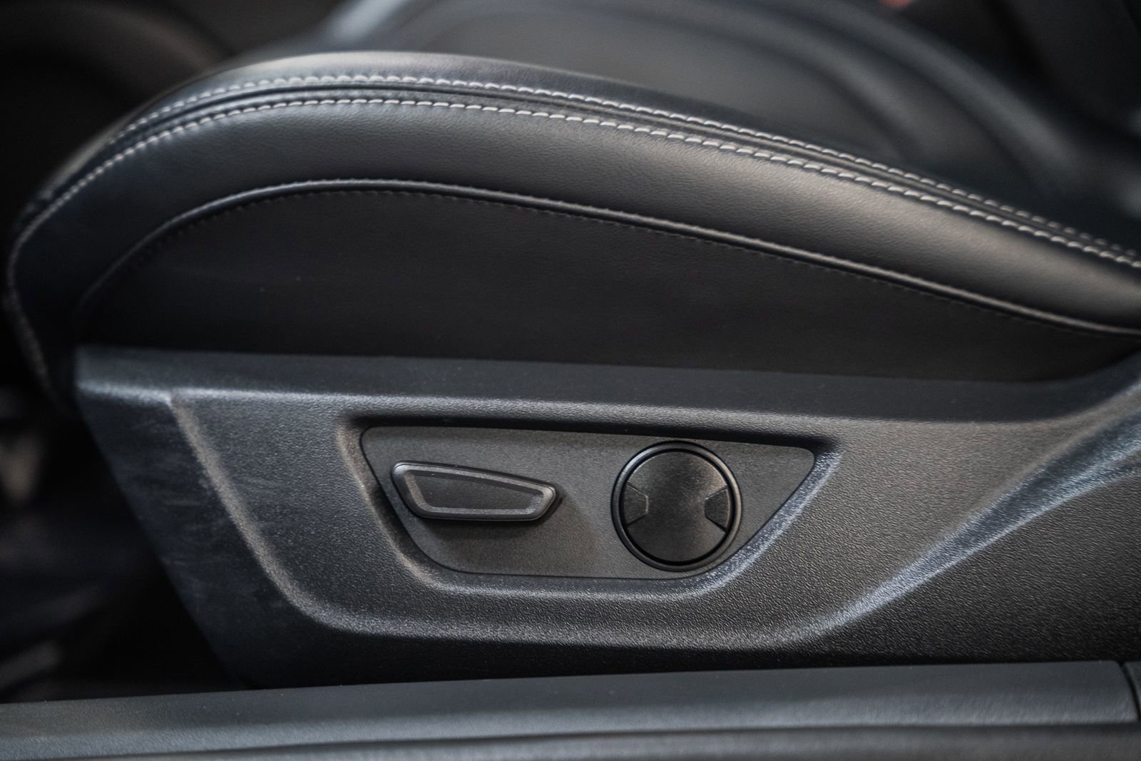 Certified 2025 Ford Mustang Premium w/ Wheel & Stripe Package image 38