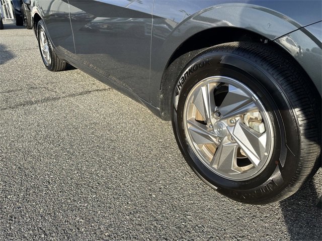 Used 2025 Hyundai Elantra SE image 12