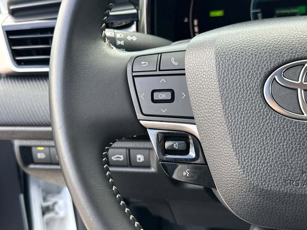 Used 2025 Toyota Camry SE FWD image 15