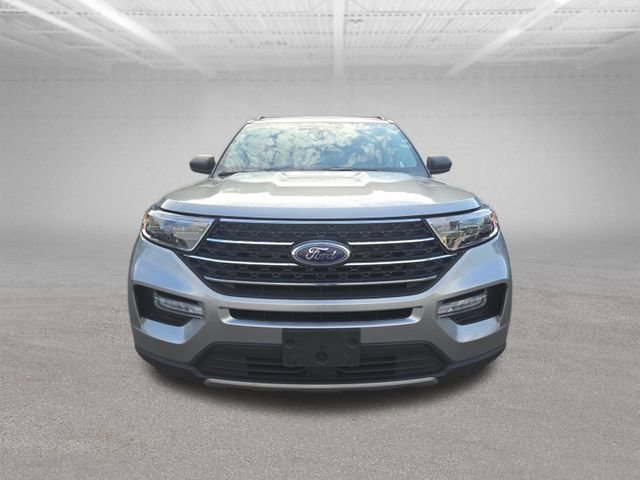 Certified 2023 Ford Explorer XLT w/ Equipment Group 202A AWD/4WD image 2