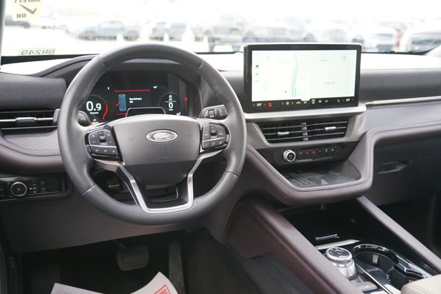 Certified 2025 Ford Explorer Platinum w/ LUX Leather Package AWD/4WD image 11