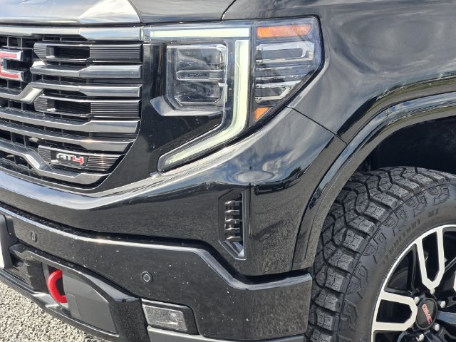 Used 2023 GMC Sierra 1500 AT4 w/ AT4 Premium Package AWD/4WD image 8