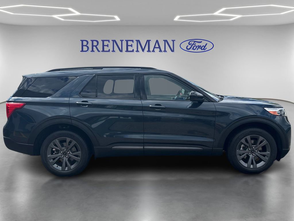 Certified 2022 Ford Explorer XLT w/ Equipment Group 202A AWD/4WD image 4