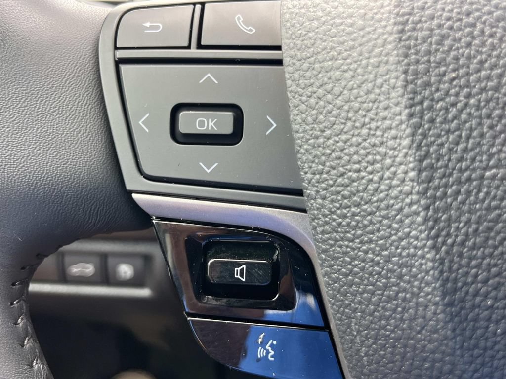 Used 2025 Toyota Camry LE w/ Convenience Package FWD image 34