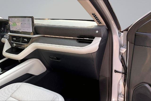 Certified 2026 Ford Explorer Platinum w/ LUX Leather Package AWD/4WD image 17