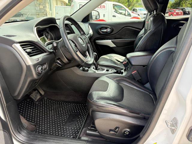 Used 2018 Jeep Cherokee Trailhawk AWD/4WD image 15