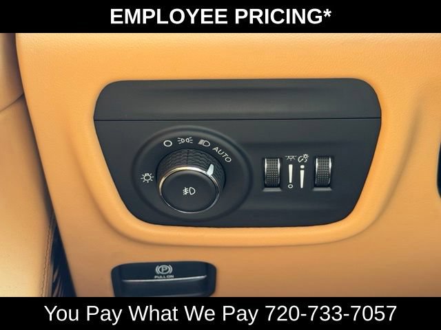 Used 2023 Jeep Grand Cherokee Summit AWD/4WD image 34