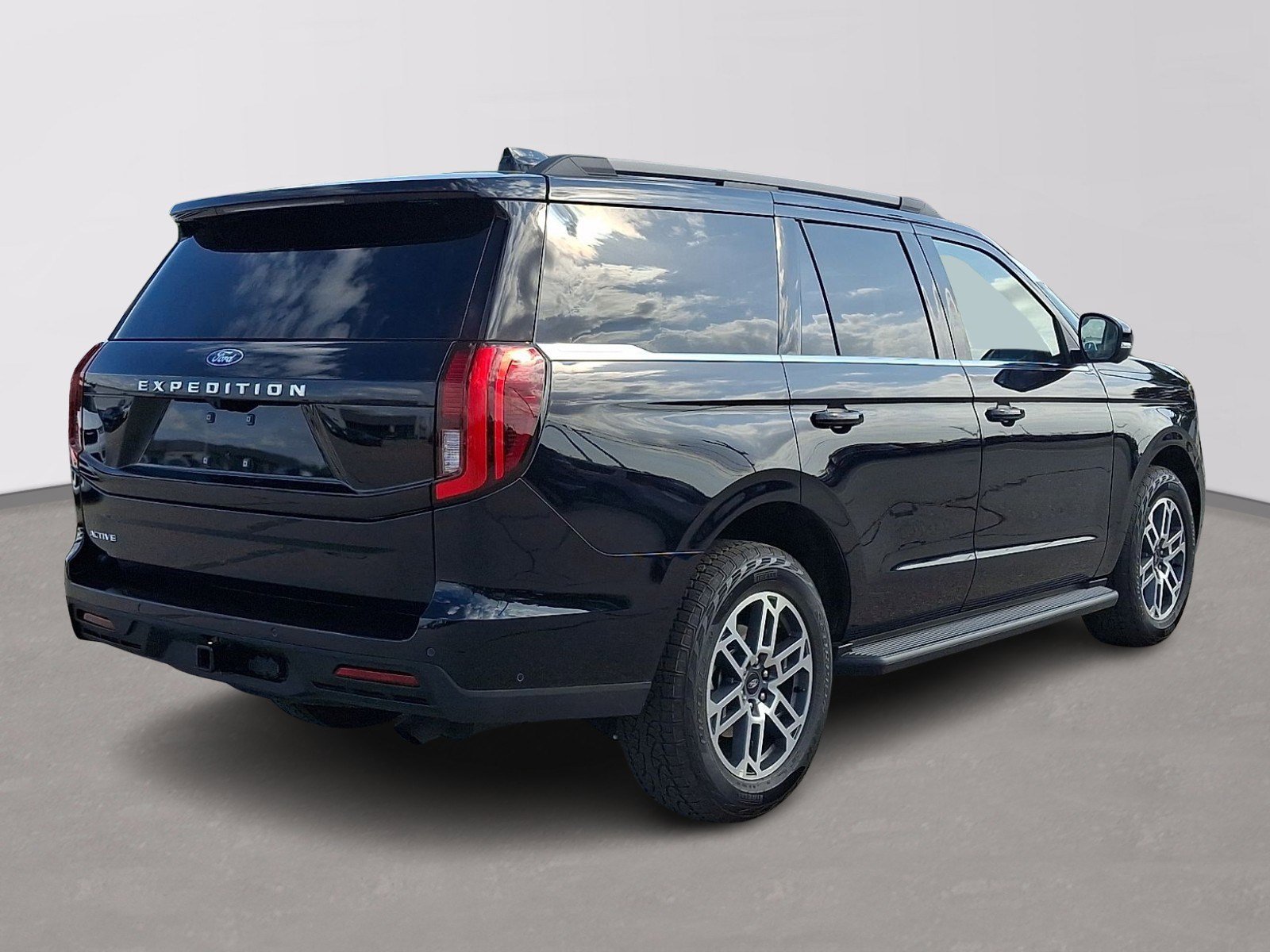 Certified 2025 Ford Expedition Active AWD/4WD image 6