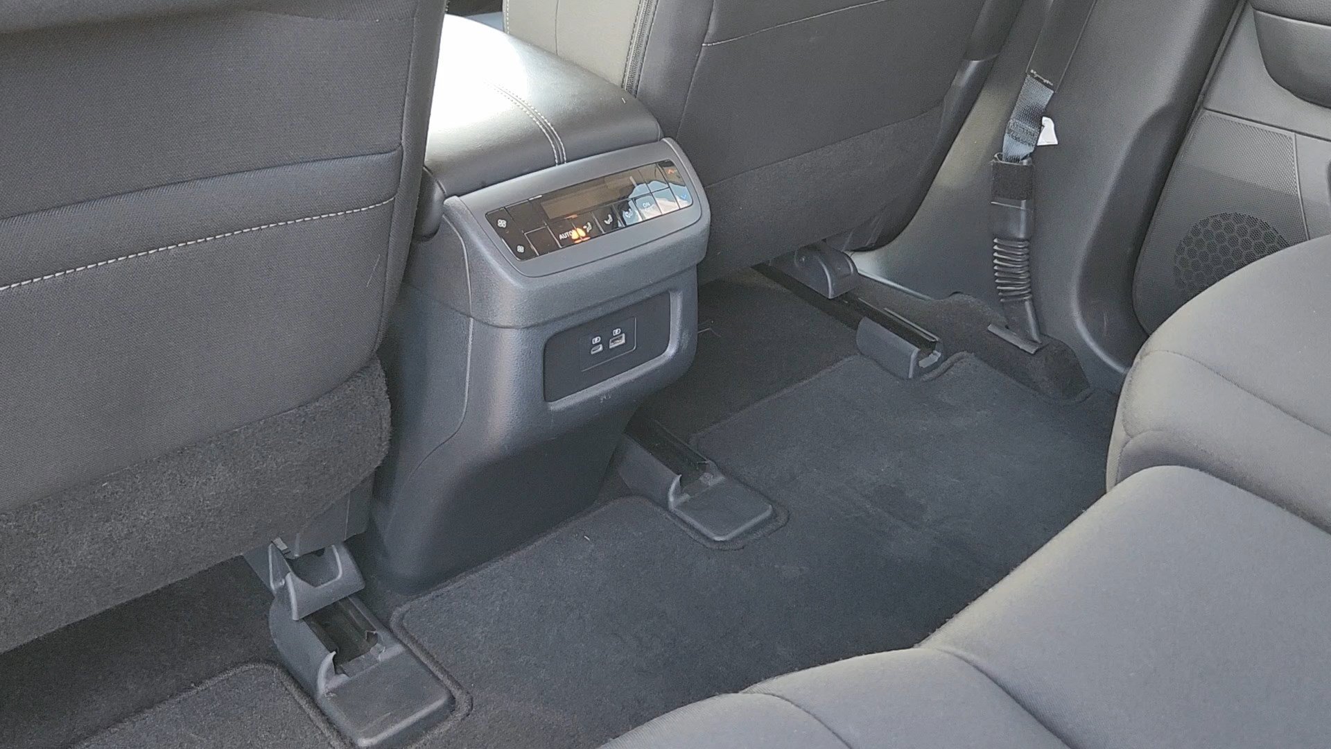 Used 2025 Nissan Pathfinder SV AWD/4WD image 17