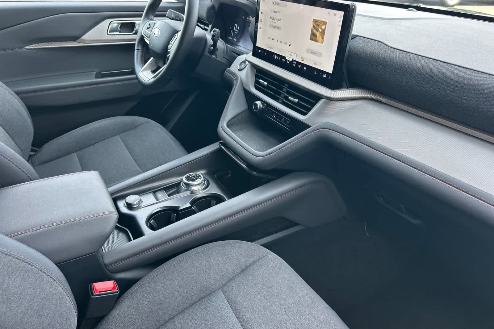 Certified 2025 Ford Explorer Active image 18