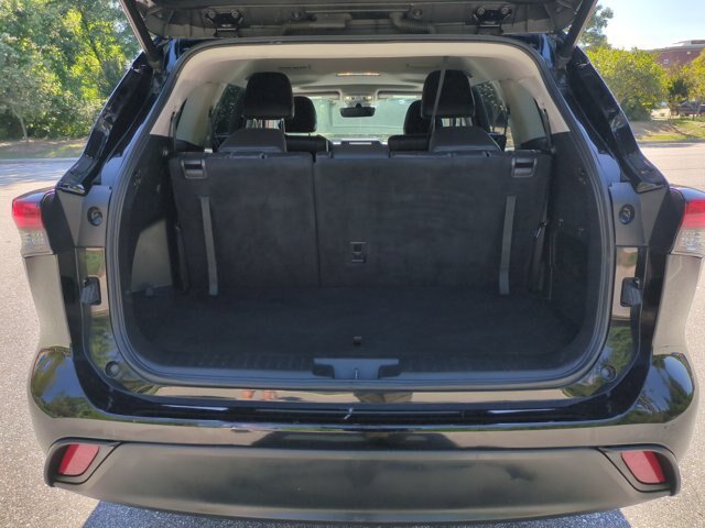 Used 2022 Toyota Highlander XLE FWD image 33