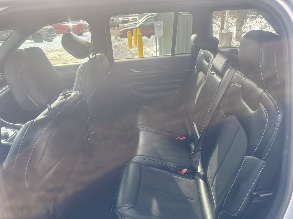 Used 2024 Jeep Grand Cherokee Altitude AWD/4WD image 31