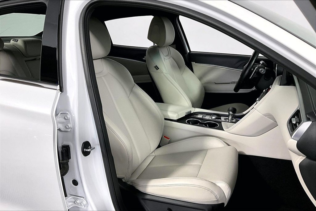 Used 2025 Genesis G70 2.5T RWD image 7