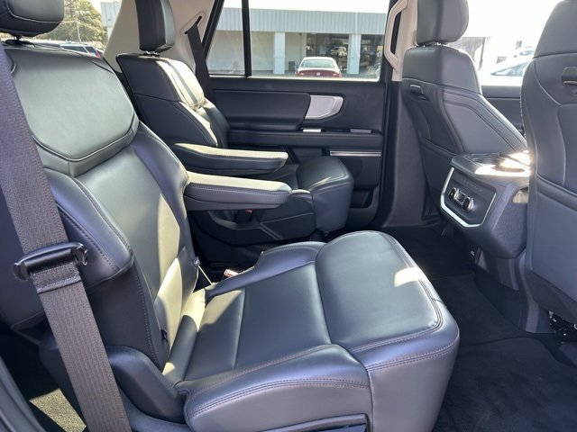 Certified 2025 Ford Expedition Active image 18