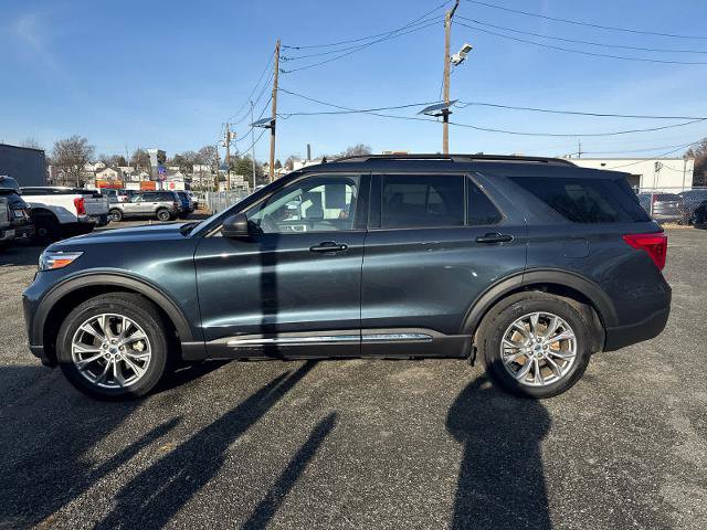 Certified 2022 Ford Explorer XLT w/ Equipment Group 202A image 3