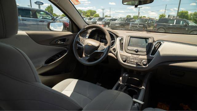 Used 2017 Chevrolet Malibu LT FWD image 12