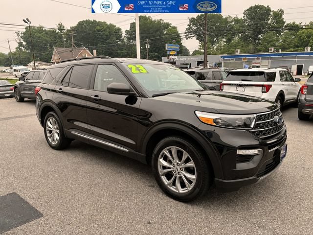 Certified 2023 Ford Explorer XLT w/ Equipment Group 202A AWD/4WD image 1