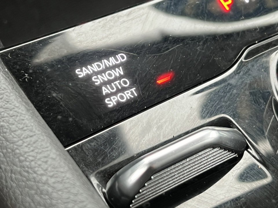 Used 2023 Jeep Grand Cherokee Limited w/ Luxury Tech Group II image 31