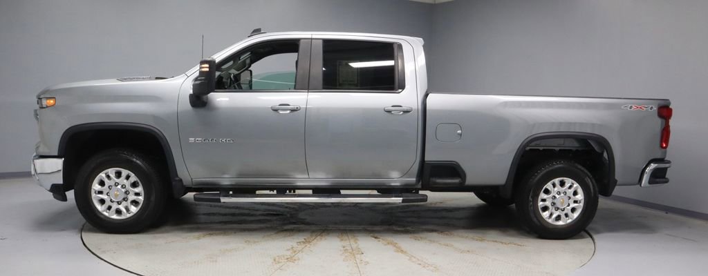 Used 2025 Chevrolet Silverado 3500 LT w/ Convenience Package AWD/4WD image 9
