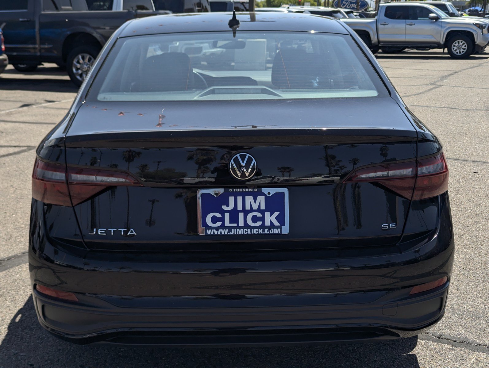 Used 2024 Volkswagen Jetta SE FWD image 3