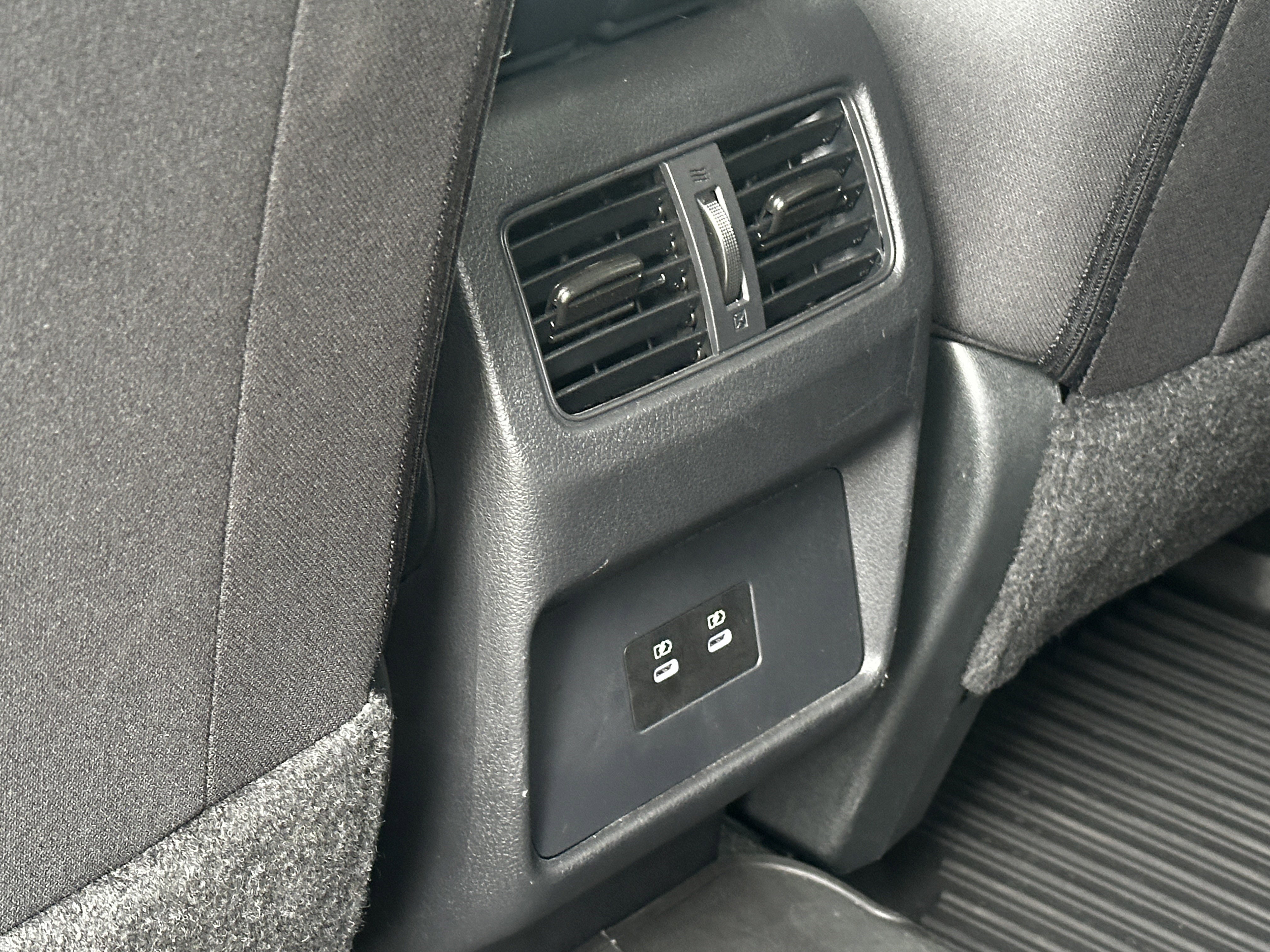 Used 2024 Nissan Rogue SV FWD image 11