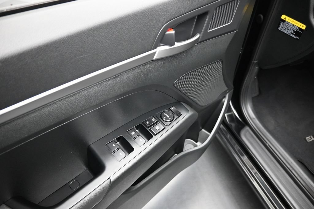 Used 2019 Hyundai Elantra SE w/ Cargo Package FWD image 10