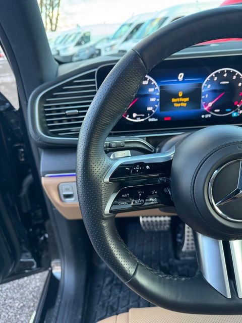 Used 2025 Mercedes-Benz GLS 580 4MATIC image 16