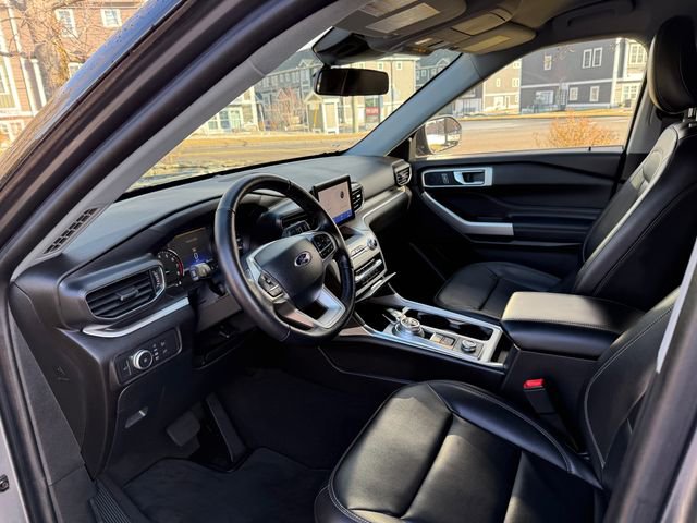 Certified 2022 Ford Explorer XLT w/ Equipment Group 202A image 3