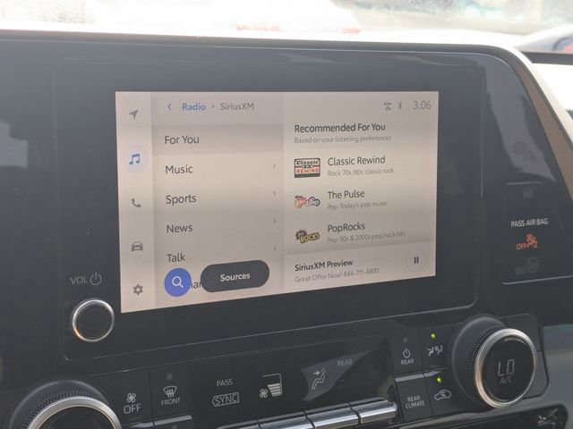 Used 2023 Toyota Highlander LE image 16