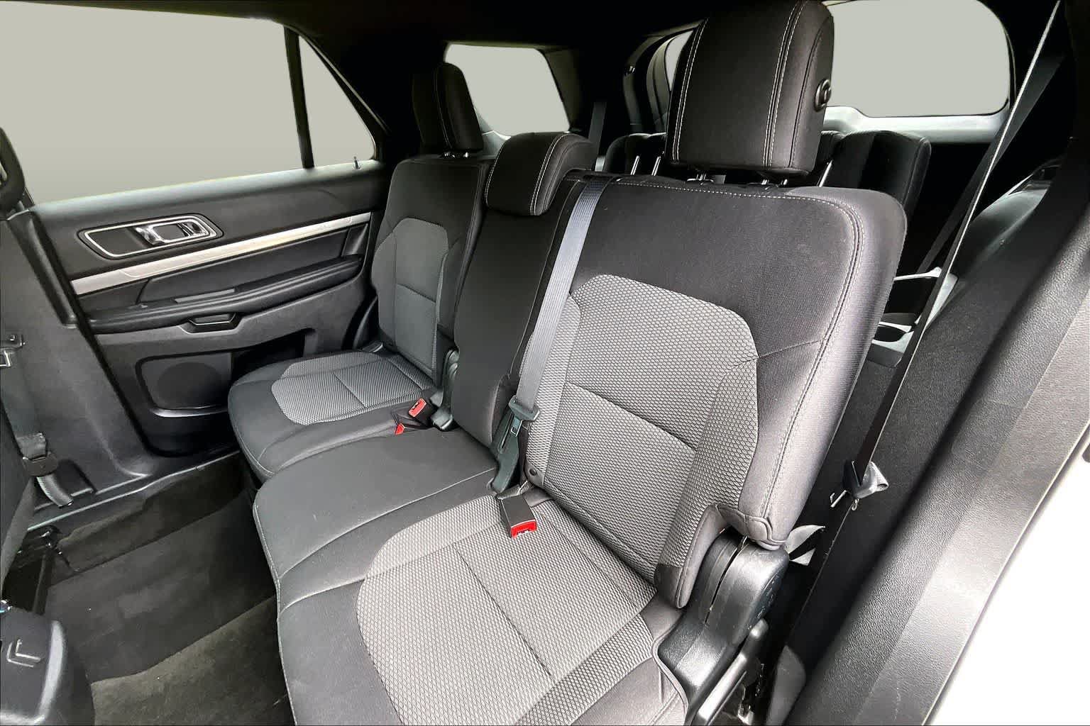 Certified 2018 Ford Explorer XLT w/ Equipment Group 201A AWD/4WD image 21
