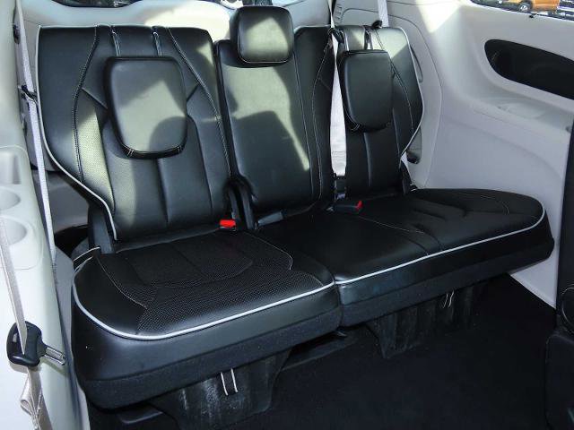 Used 2023 Chrysler Pacifica Limited image 24