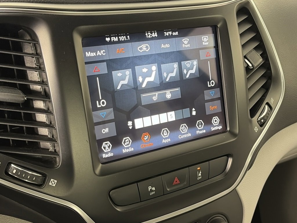 Used 2021 Jeep Cherokee Latitude Lux w/ Comfort/Convenience Group image 19