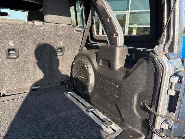 Used 2018 Jeep Wrangler Unlimited Sahara AWD/4WD image 11