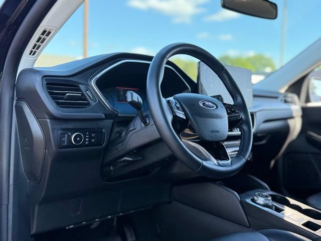 Certified 2025 Ford Escape Platinum AWD/4WD image 10
